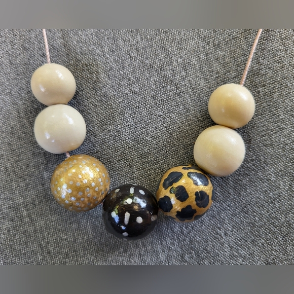 New handmade Necklace and earrings set - Picture 3 of 9